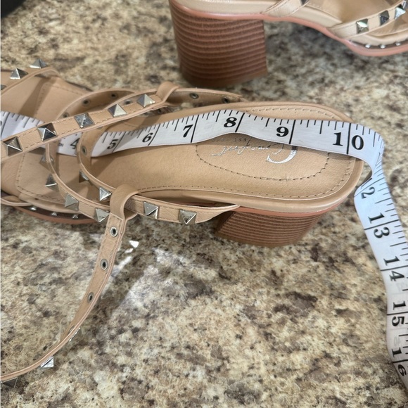 Comfortview Beige Sandals - Picture 9 of 10